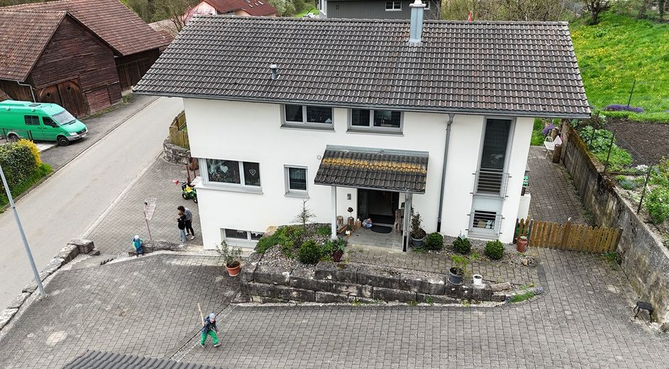 Schönes Einfamilienhaus mit tollem Grundstück im Grünen – Foto 1