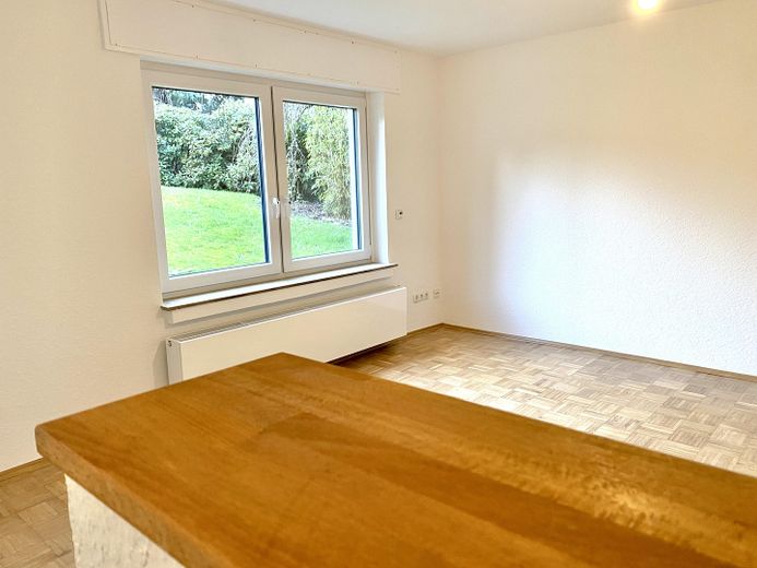 Helle 2-Zimmer-Erdgeschoss-Einliegerwohnung (60m2) – ALLES inklusive ab 15. Juli frei – Wohnzimmer