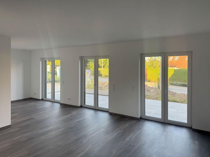Almost finished: semi-detached house with garden & fireplace near Dresden – Beispiel Wohnen Kochen Essen