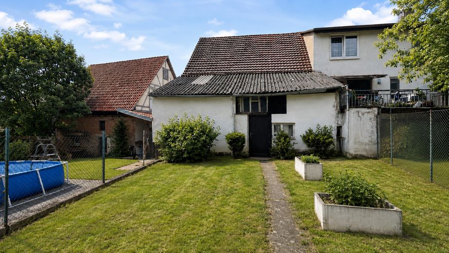 PROVISIONSFREI: Viel Platz für Generationen – Haus mit Einliegerwohnung & Scheune nahe Porsche – KI-gestützte Visualisierung
