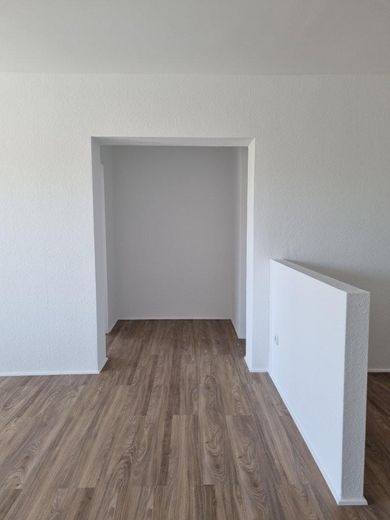 Helle 2- Zimmer Wohnung zur Miete – Durchgang Wohnzimmer Schlafzim