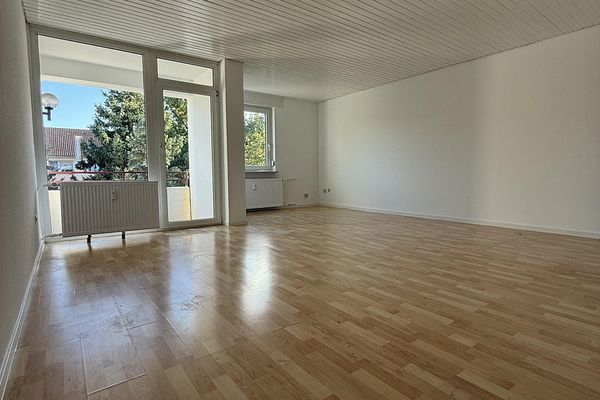 Piso de 3 habitaciones recién renovado con cocina y baño