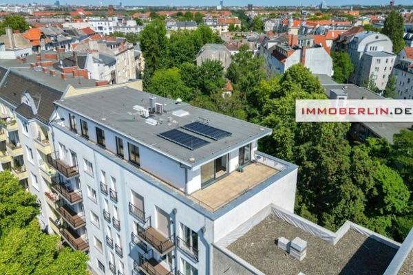 IMMOBERLIN.DE - Kompletny poziom! Przestronne mieszkanie z prywatną windą, tarasem od południowego zachodu i miejscem parkingowym dla samochodu