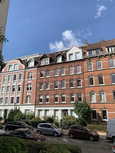 Helle, schöne und gepflegte Altbauwohnung mit Dielenfussboden und Einbauküche – Ruhige Lage in Seitenstrasse 