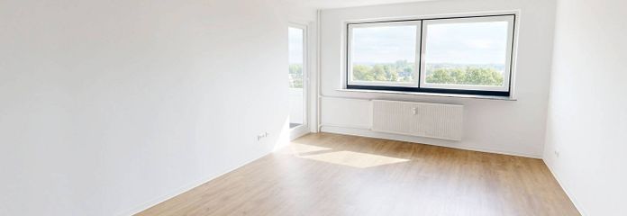Appartement moderne de 3 pièces avec BALCON et beaucoup de lumière naturelle – Ansicht I: Wohn- und Esszimmer