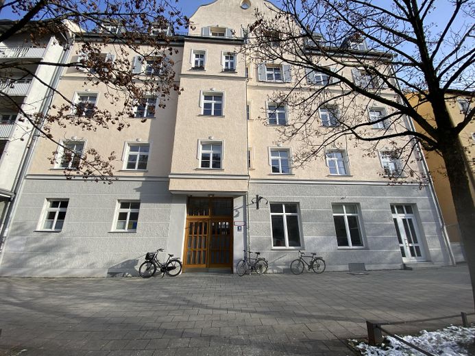 2-room apartment in renovated old building in Neuhausen (partially furnished) – Foto 3