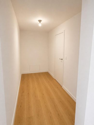 Eerste bewoning na kernrenovatie: lichte 2-kamerbeganegrondwoning met terras – Flur inkl. Abstellfläche
