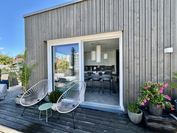Exclusives Penthouse mit 90 qm Dachterrasse und Bergblick – Dachterrasse