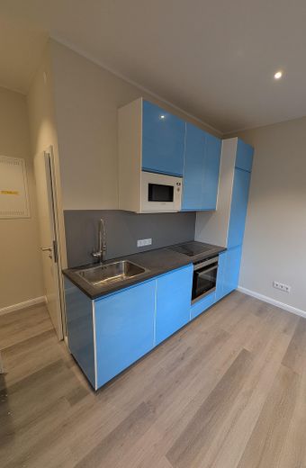 Moderne 1 Zimmer Wohnung in Rüdesheim am Rhein mit Einbauküche – Küche (hochglanz weiß)