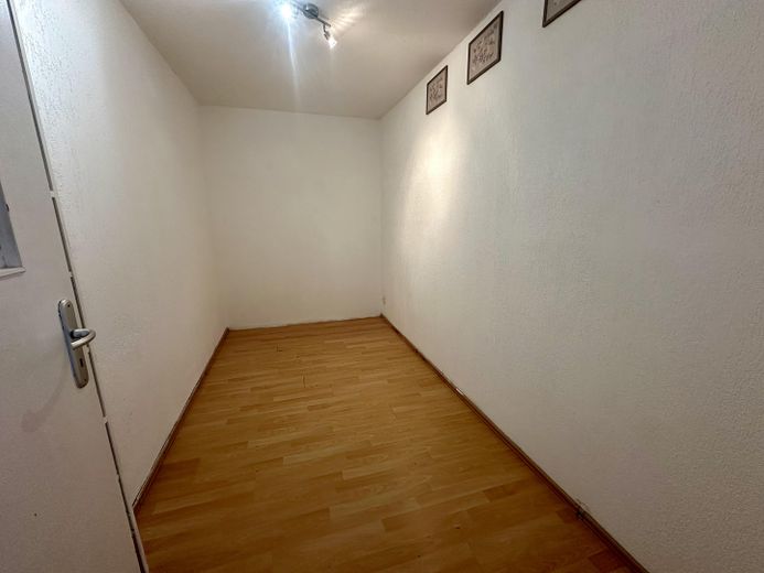 Gepflegte Wohnung mit großzügigem Grundriss inklusive Einbauküche – Abstellraum 