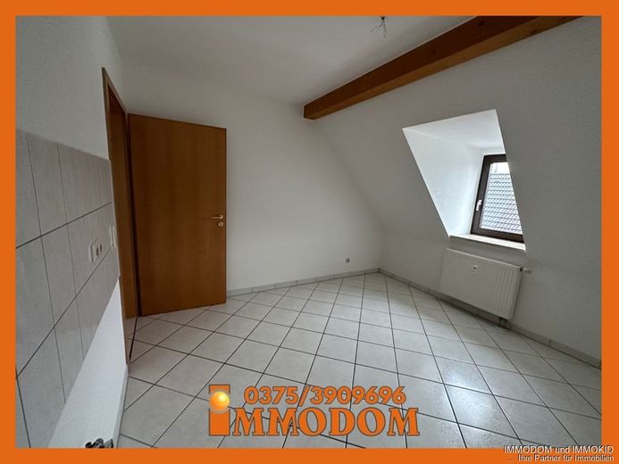 3-Zimmer-Dachgeschoss-Wohnung mit großem BALKON und Holzbalkendecke zu vermieten! – Küche