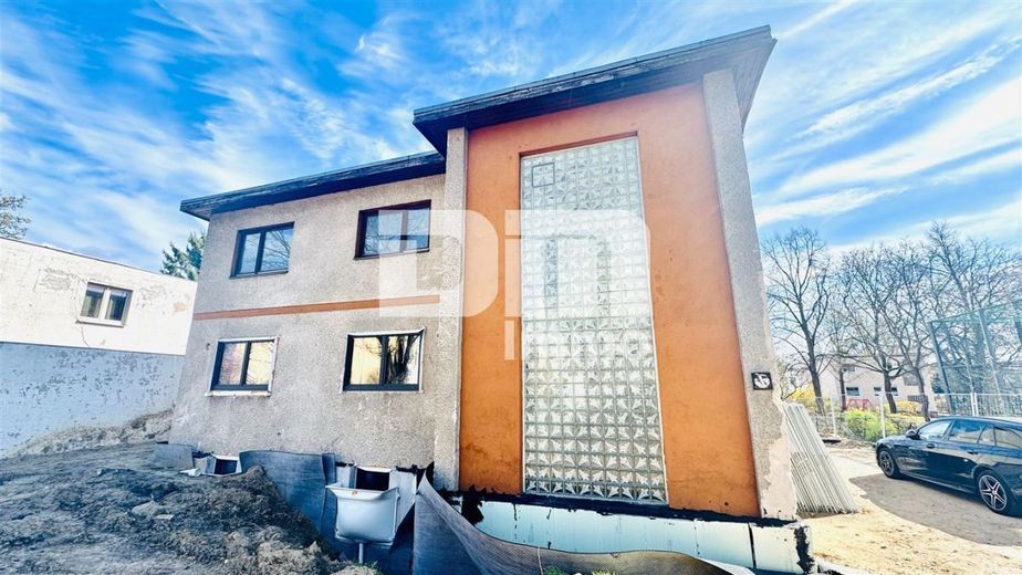 (R)eserviert!Teilsaniertes 1 - 2 Familienhaus + Fertige Projektierung auf großem Grundstück – Frontansicht Titel