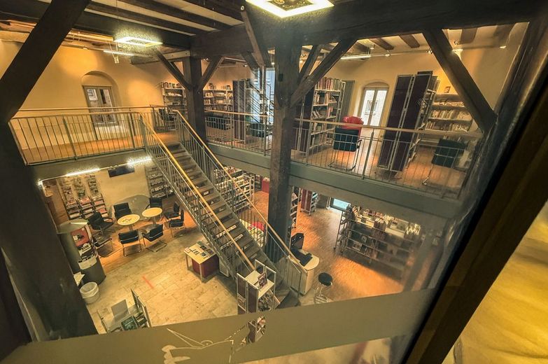 Bibliothek im EG