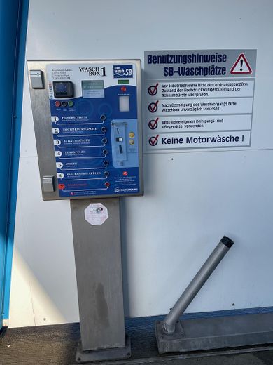 SB-Waschplatzanlage inclusive Imbiss mit Gastraum und Außenterrasse – Bedienautomat Waschbox