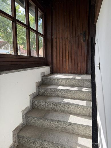 Zentrumsnah: Wohnhaus mit Galerie/Atelier, Einlieger-App.  & traumh. Naturgarten (834 qm) – Ateliereingang Innenansicht