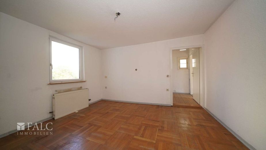 Seltene Chance: Renovieren oder Umgestalten - FALC Immobilien Heilbronn – Schlafzimmer momentan