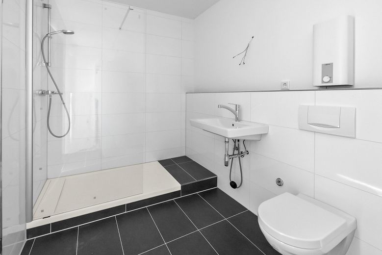 Modernisierte 3-Zimmer Erdgeschosswohnung in Köln Worringen direkt am Rhein – Badezimmer
