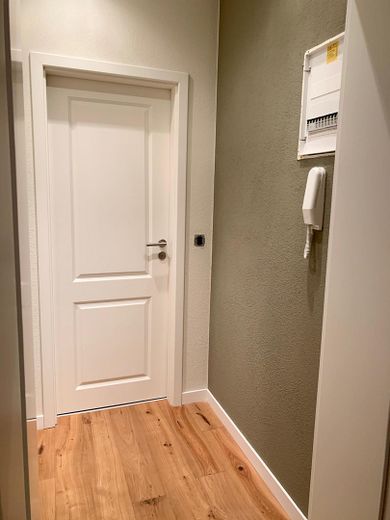 Lutherstraße: 2-Zimmer-Wohnung mit toller Küche, Parkett und Balkon – Flur I