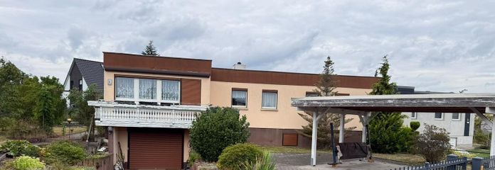 Casa unifamiliar con 1209qm de terreno y más de 250qm de superficie útil – Frontansicht