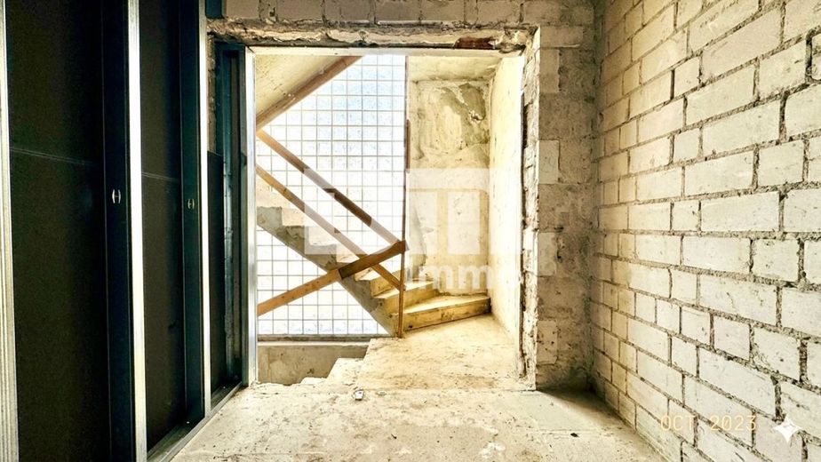(R)eserviert!Teilsaniertes 1 - 2 Familienhaus + Fertige Projektierung auf großem Grundstück – EG Flur / Treppenaufgang teilsaniert