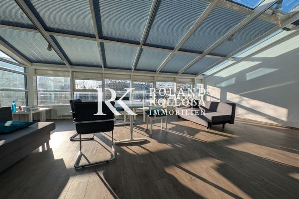 Representatieve showroom met kantoorunit en ruime dakterrassen