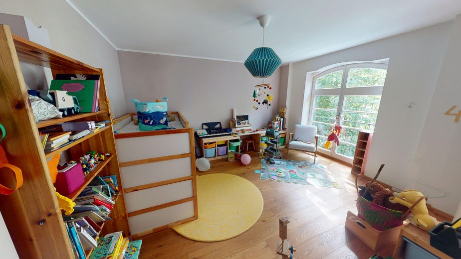 Modernes Reihenhaus im kernsanierten Hofensemble mit Wärmepumpe und langfristigem Mietverhältnis – Kinderzimmer