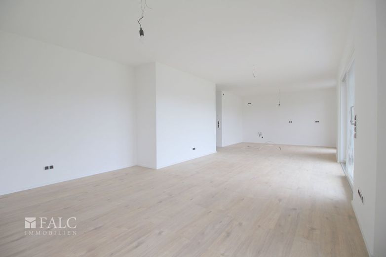 Moderne Neubauwohnung mitten im Grünen - die perfekte Kapitalanlage! – Wohn-/Küchenbereich