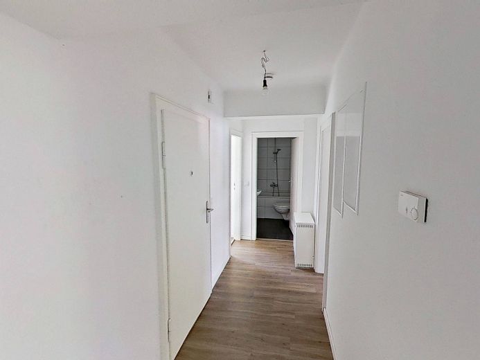 Luminoso appartamento di 3 locali vicino al centro di Norimberga-Steinbühl – Flur