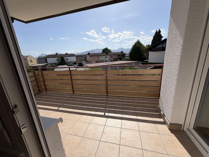 Mooie, ruime 3-kamerwoning 90m² met zuidwestbalkon en droomuitzicht in Rosenheim-Pang – Balkon