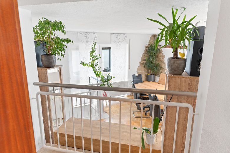 Maisonette mit großer Süd-West-Terrasse + Balkon, Solar, 2 Badern & 2 TG-Plätzen – Parknähe – Foto 5