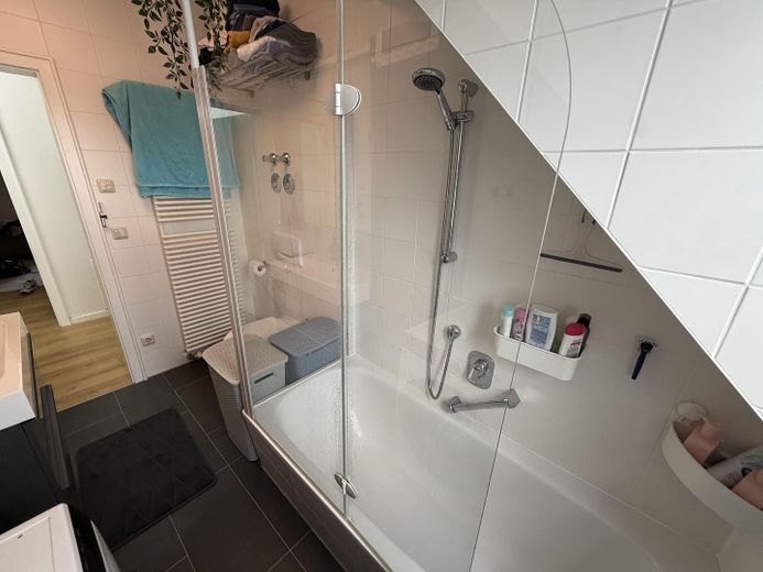 Apartamento elegante sin comisión Bad Endorf/ 3 hab., ascensor, plaza de aparcamiento – Foto 13