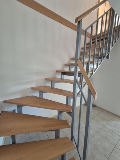 Von Privat: Reiheneckhaus in ruhiger Lage Schwarzenbruck / OT Lindelburg – Treppe ins OG