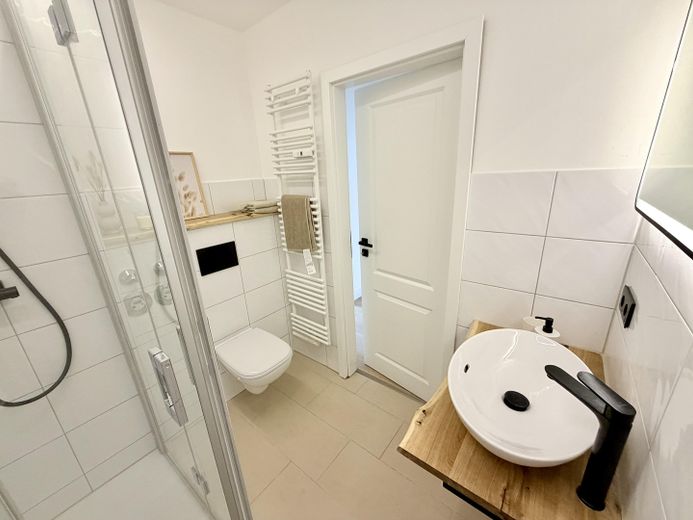 Appartement 3 pièces fraîchement rénové et libre, avec balcon orienté au sud – Bad
