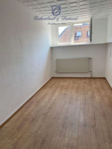 Vermietetes Wohn- und Geschäftshaus mit 10 Einheiten, Top-Rendite in guter Lage – WHG 9 DG