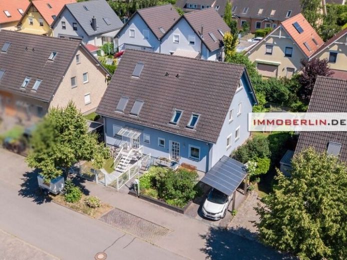 IMMOBERLIN.DE - Casa adosada con encanto y jardín soleado en una ubicación ideal para familias – Foto 1