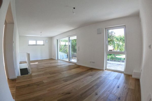 Moderne, Erdgeschosswohnung mit Garten und Souterrain - Erstbezug! ab sofort!