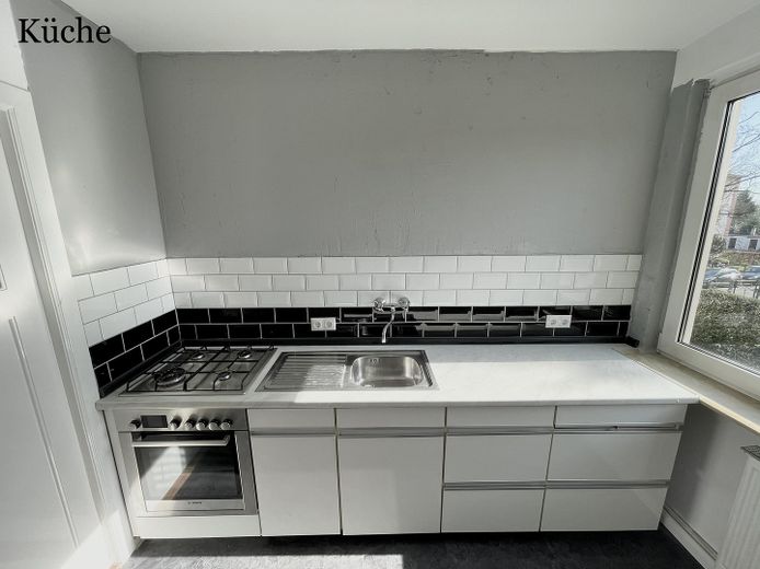 Gepflegte 3-Zimmer-Wohnung mit Balkon und Tageslichtbad nahe der Weser in Bremen-Woltmershausen – Küche