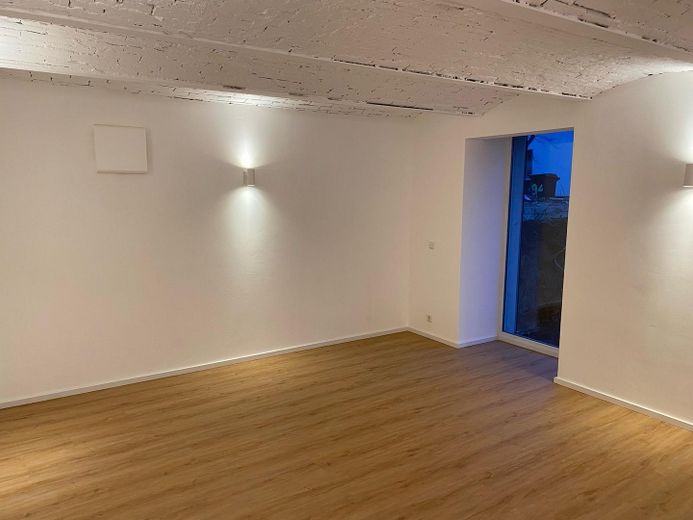 Luxuriöse 2-Zimmer Wohnung im EG mit Garten im Paulusviertel – Wohnzimmer