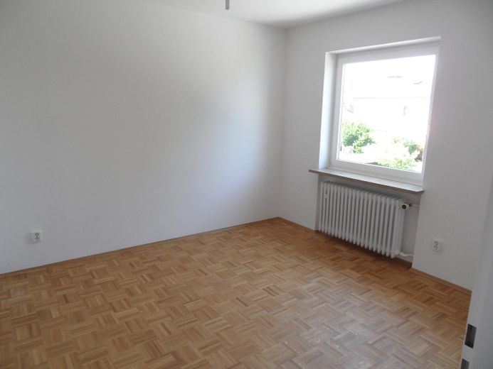 Direct intrekken in uw eigen huis met tuin aan de rand van München – Zimmer 2