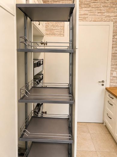 Herrschaftliche Hochparterrewohnung mit Terrasse, Kamin, Carport, in ruhiger Lage – Apothekerauszug