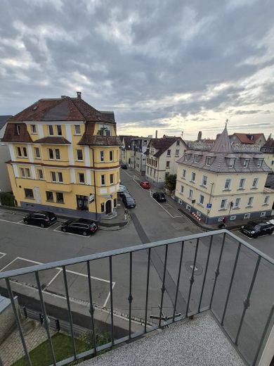 Esclusivo appartamento mansardato centrale di 3,5 locali con finiture interne di pregio, loggia e cucina componibile – Balkon / Schlafzimmer 1