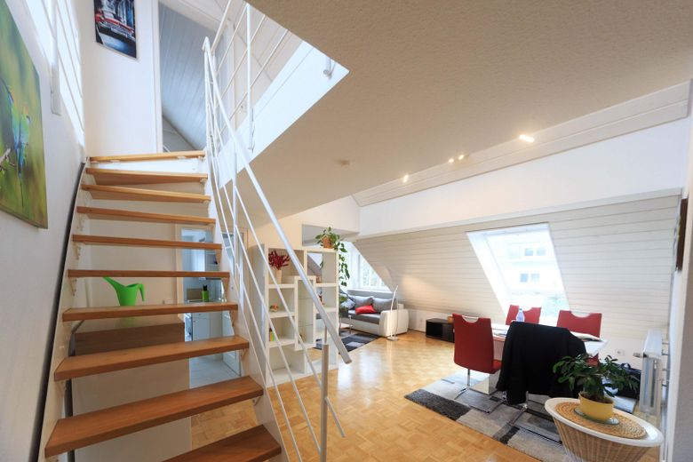 Schicke Maisonette-Wohnung mit Galerie und Loftcharakter | 2 Bäder – Wohnbereich