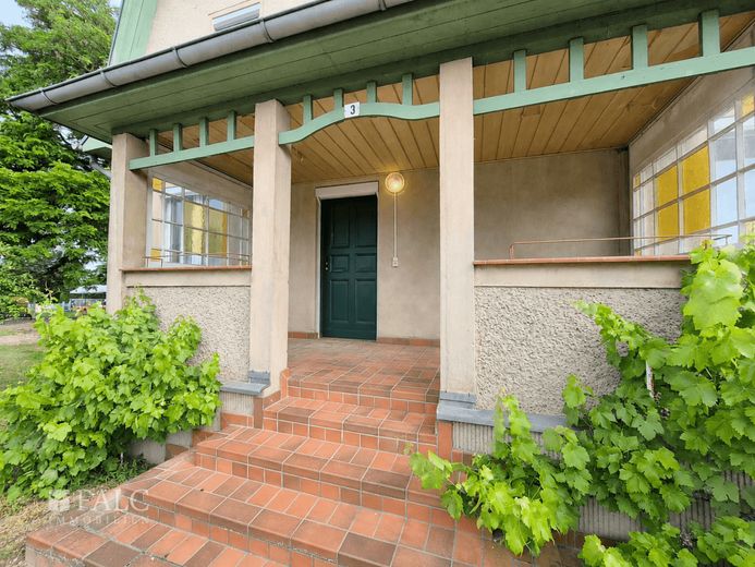 Großzügiges Anwesen mit historischem Wohnhaus und viel Potenzial - FALC Immobilien – Terrasse