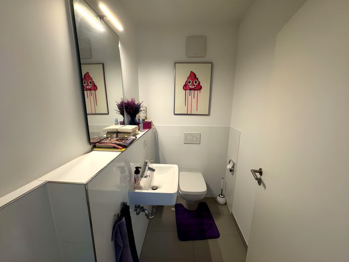 Neuwertige Maisonette-Wohnung mit Küche – Gäste-WC