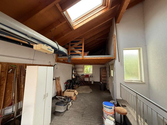 Große Garage