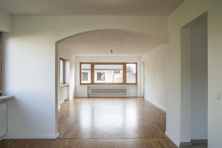 Erstbezug nach Sanierung: Helle 97 m² Wohnung mit Südbalkon, Garten, Kellerraum und Garage – फोटो 1