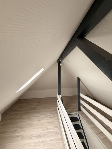Schöne große Maisonette-Wohnung im 2-Parteien-Haus — 3 Zimmer + ausgebautes Dachgeschoss – Dachboden