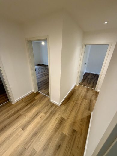 Wunderschöne 3-Zimmer-Eigentumswohnung mit Garage – Flur