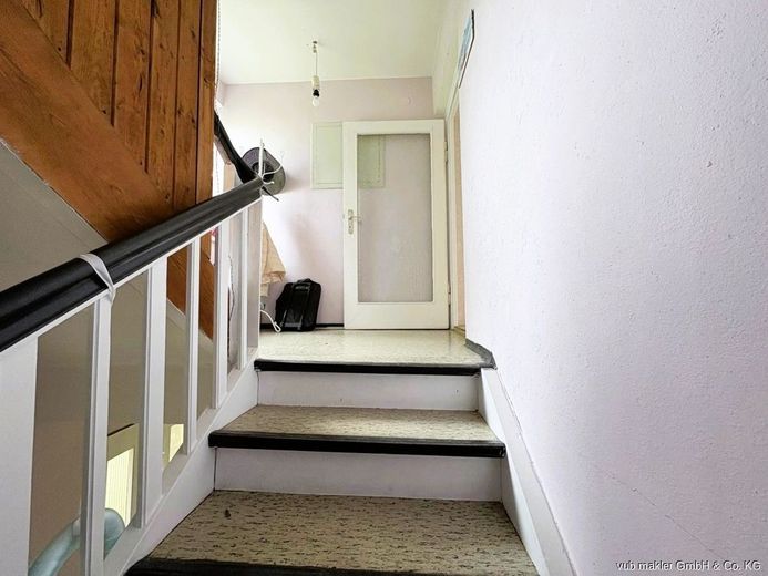 Familienfreundliches Zuhause mit Balkon, Terrasse und vier Garagen in Neuenreuth – VUB0002459-10