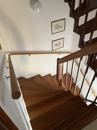 Ruhiges, lichtdurchflutetes Reihenhaus in Rudow – Treppe